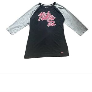 A Nike mid sleeve tee shirt basically brand new